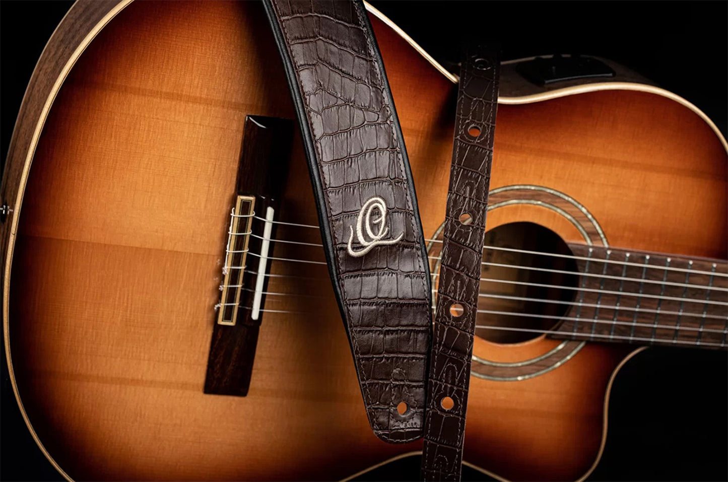 OSCU-3, courroie guitare, série Custom, face et dos cuir, âme synthétique, largeur 7 cm, longueur 145 cm, dark brown lizzy