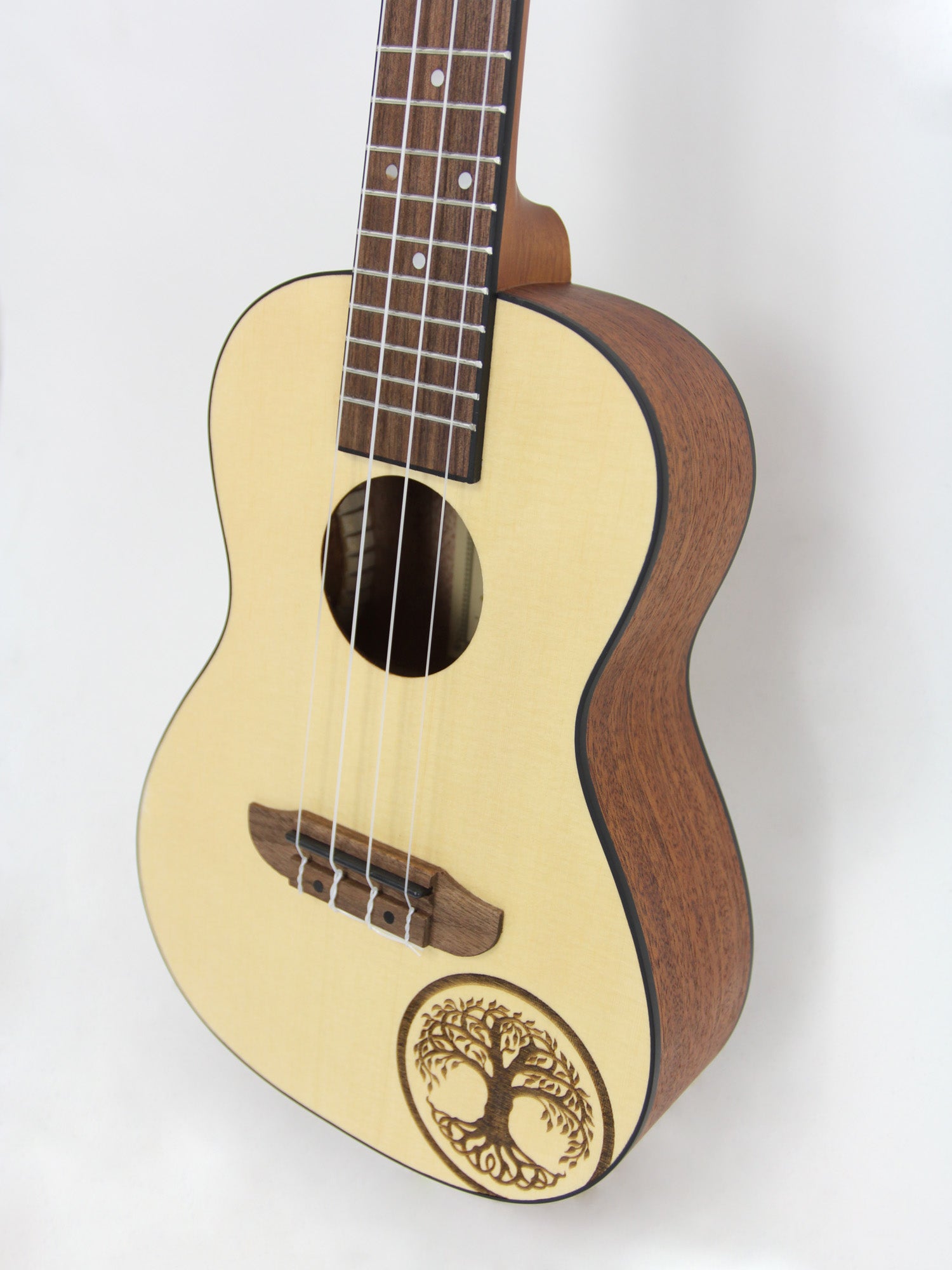 RFEU-4, exclu France, modèle Concert, table épicéa motif Tree of Life, fond & éclisses sapele, manche acajou, naturel satiné