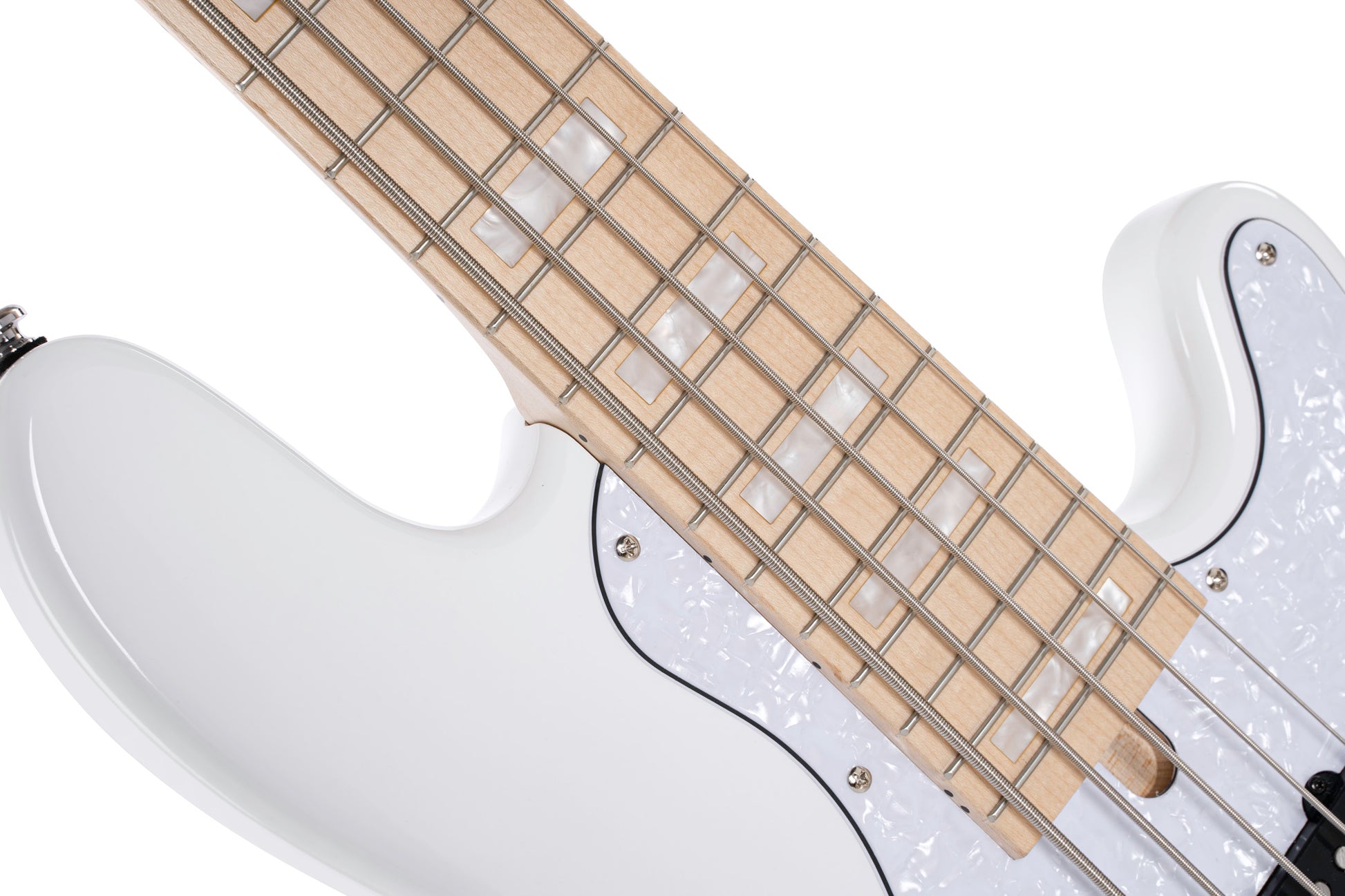 NJS 5, 5 cordes, corps aulne, manche et touche érable, diapason 35", 2 micros type Jazz, préampli Bartolini, blanc brillant