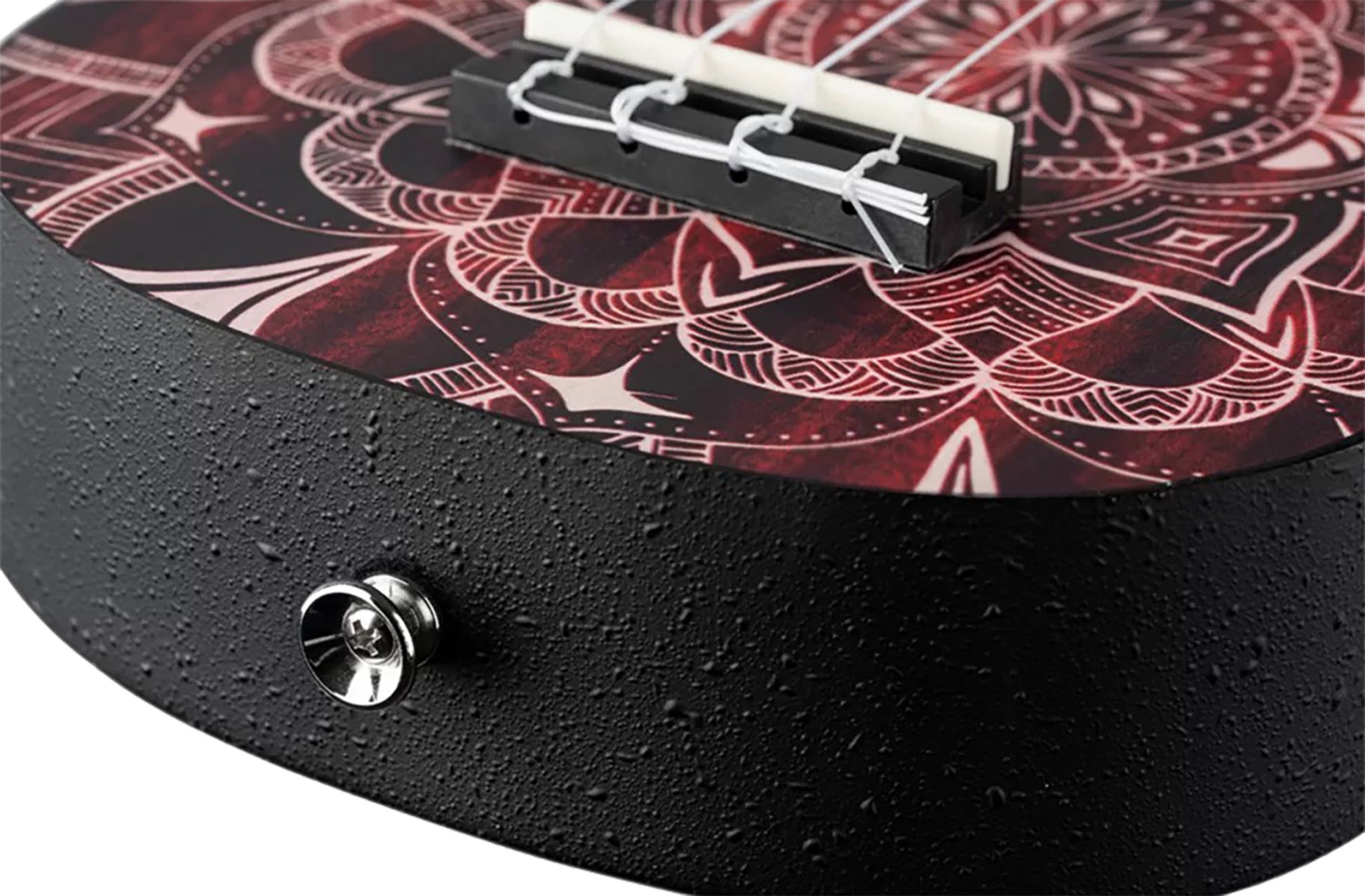 K2SS-RKC, pack ukulélé Soprano Superscale, table agathis design kaléidoscope, corps ABS galbé, accessoires, rouge satiné