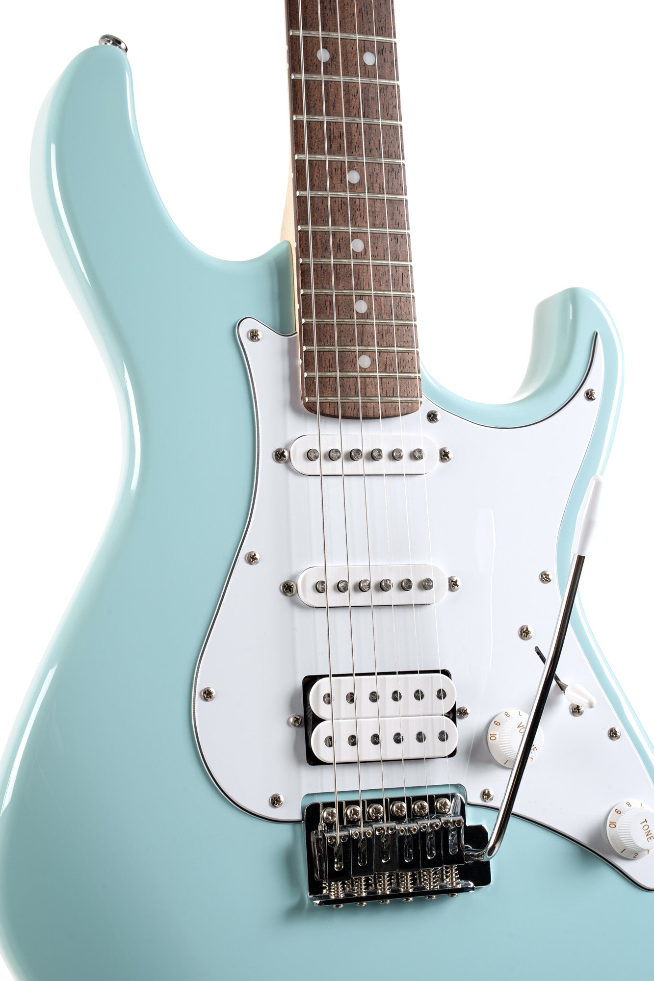 G200, corps peuplier, manche érable, touche jatoba , 2 micros simples et 1 double Powersound, plaque blanche, bleu ciel