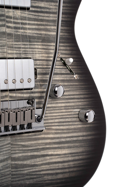 G290 FAT II, corps sassafras, table érable flammé, manche et touche érable torréfié, 2 micros Voiced Tone VTH-77, black burst