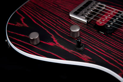 KX300 ETCHED, 6 cordes, corps acajou, table frêne sablée, touche pau ferro, 2 micros doubles EMG RetroActive, noir et rouge