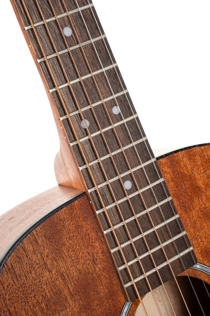 AD mini-M, dreadnought 3/4 (diapason 579 mm), table acajou, fond & éclisses acajou, rosace blanche nacrée, avec housse