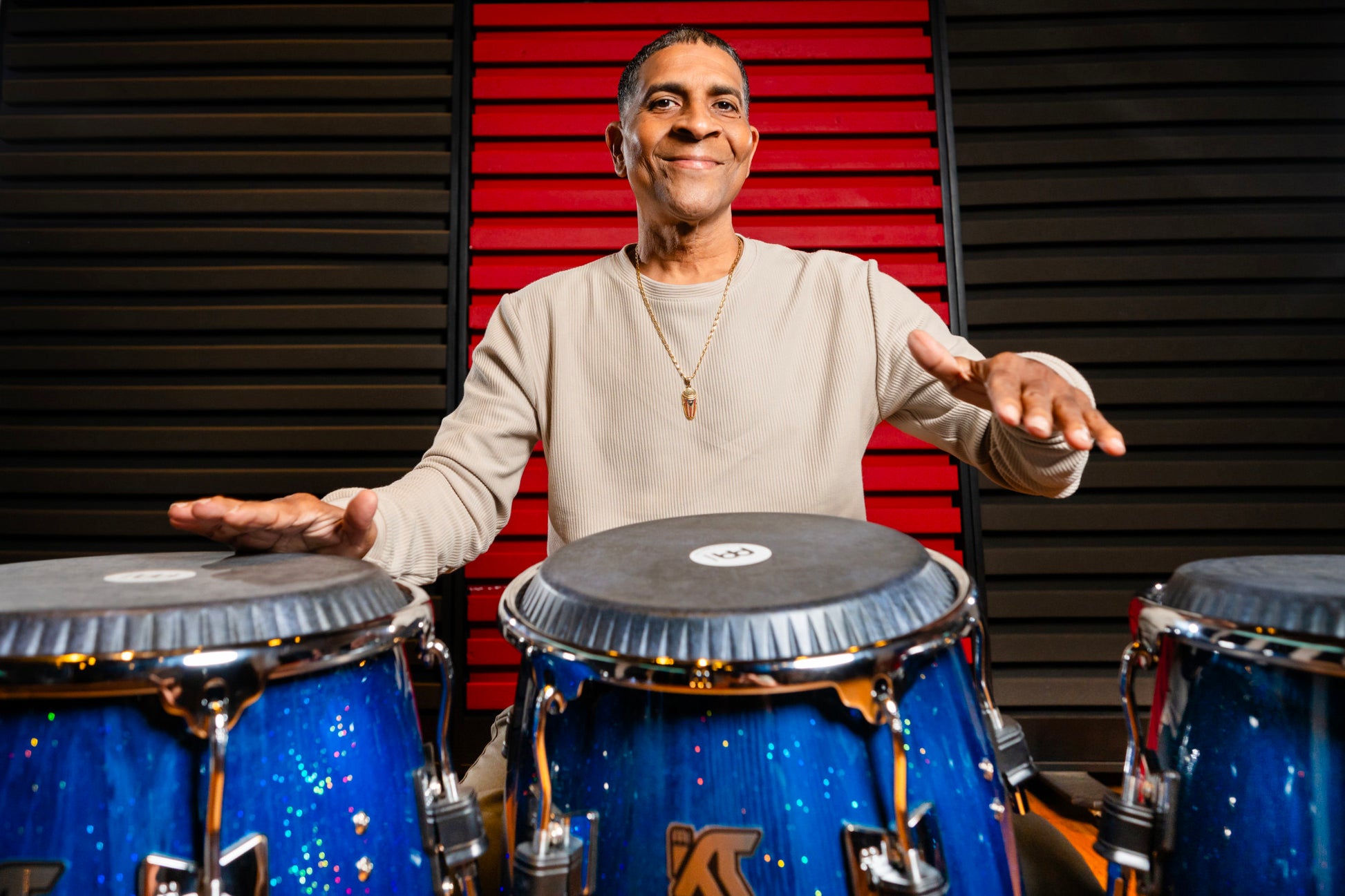 Quinto William 'Kachiro' 11", fût pin de Nouvelle-Zélande 3 plis, hauteur 76.2cm, peau cuir de veau noir, cercles SSR 4mm