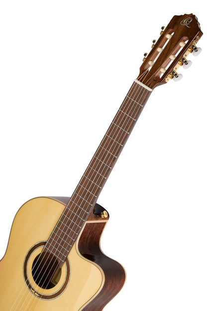 RCE138SN, modèle Slim Neck, pan coupé, EQ MagusPro, table épicéa massif, f/e sapele, manche acajou (sillet 48 mm), housse