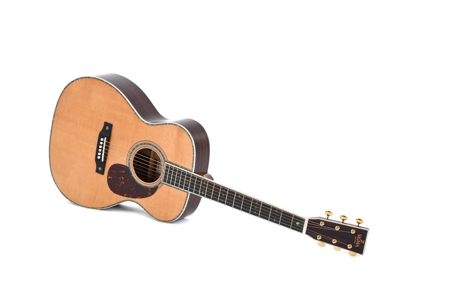 Modèle 000T-42, Forme 000, table épicéa massif, f/e tilia, touche micarta, binding abalone, étui, naturel brillant