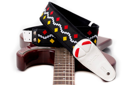 Courroie modèle GET BACK FR, extérieur synthétique et tissu, largeur 6 cm, longueur 100 à 145 cm, porte-médiators, noir et blanc