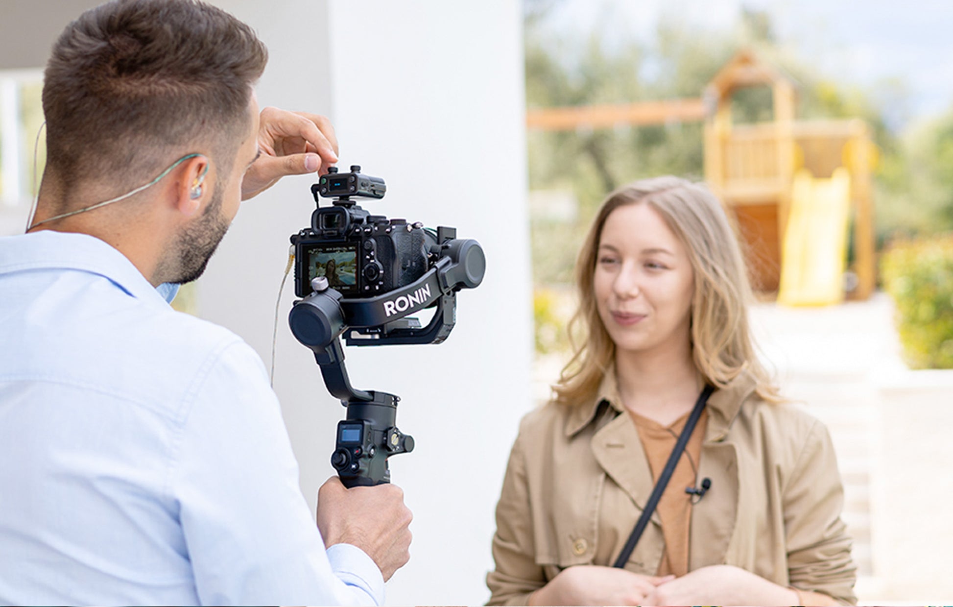Système HF pour vidéo et interview U5, deux émetteurs et un récepteur, 2 micros Lavalier LV1, 3 batteries rechargeables, noir