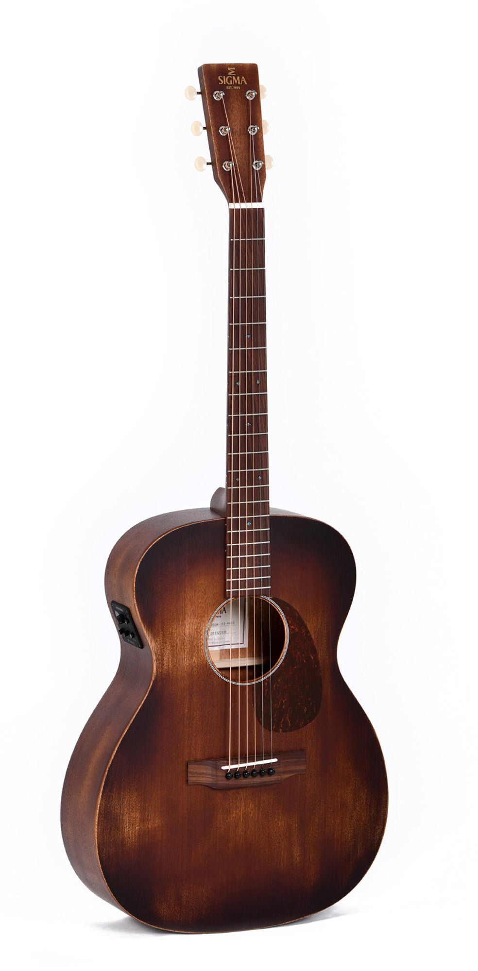 Modèle 000M-15E-AGED, Forme 000, table acajou massif, f/e acajou, touche & chevalet pau ferro, EQ Fishman, naturel"vieilli"