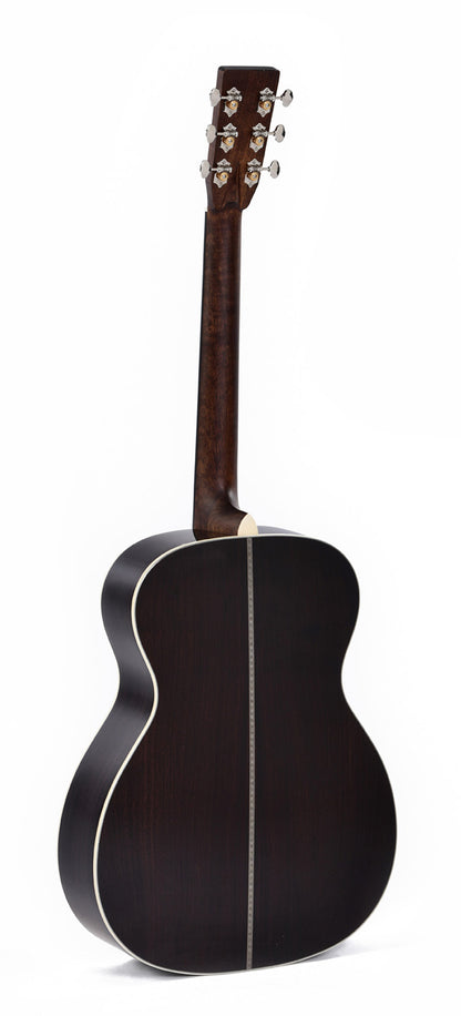 Modèle S000R-28V, série Custom, Forme 000, table épicéa massif, f/e palissandre massif, touche ébène, soft case, naturel