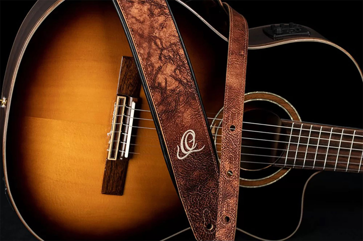 OSCL-2, courroie guitare, série Classic, face cuir, dos PVC (vegan), largeur 7 cm, longueur 145 cm, chestnut tree