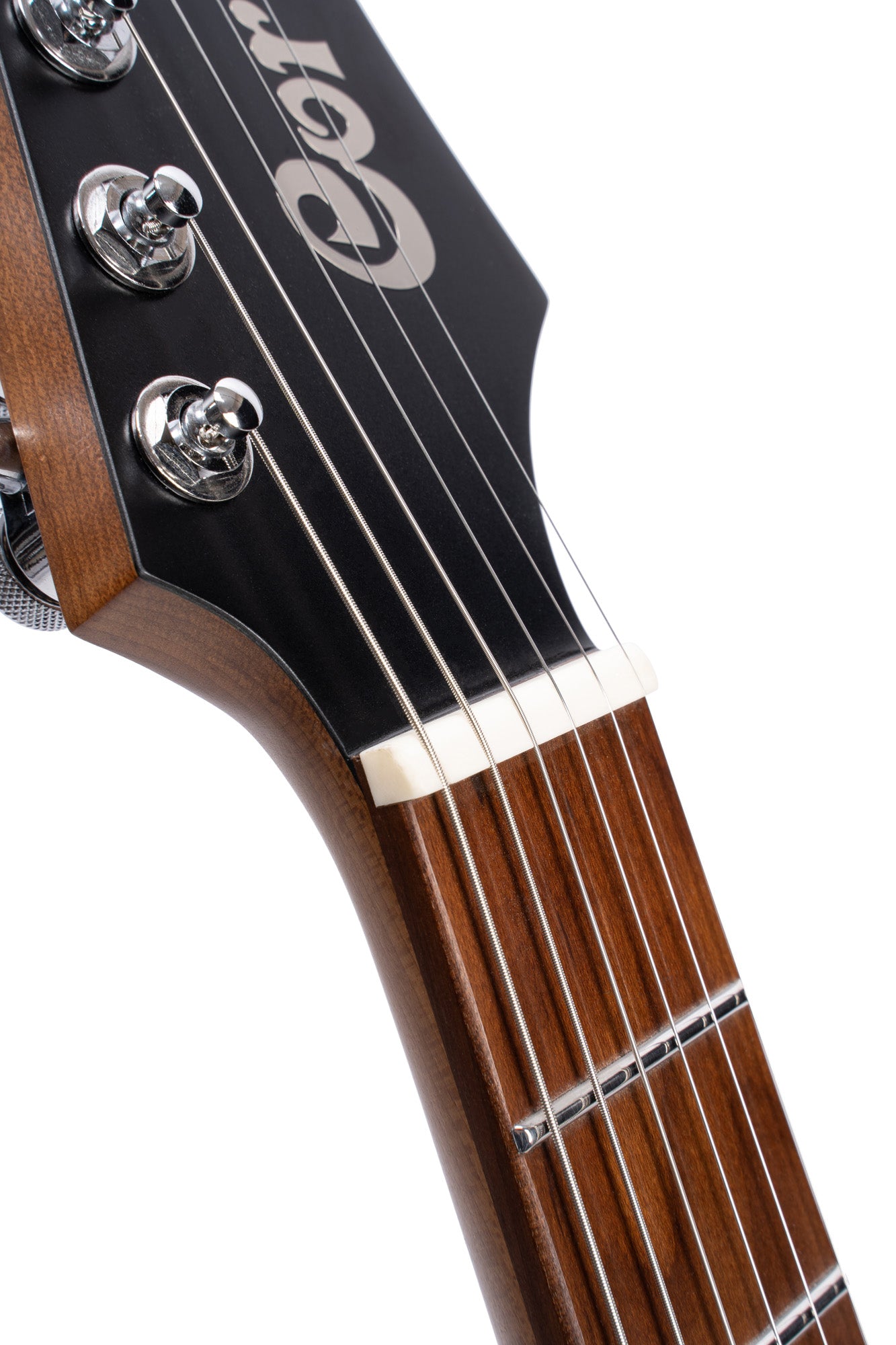 X700 Mutility, corps acajou, table frêne/érable, manche et touche érable torréfié, micros Fishman Fluence, housse, noir satiné