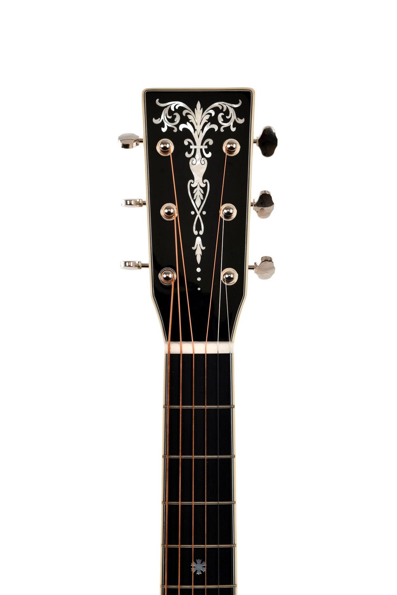 Modèle 000A WHITE PEARL, édition spéciale, Forme 000, table épicéa massif AA, f/e érable flammé, Fishman Sonitone, soft case