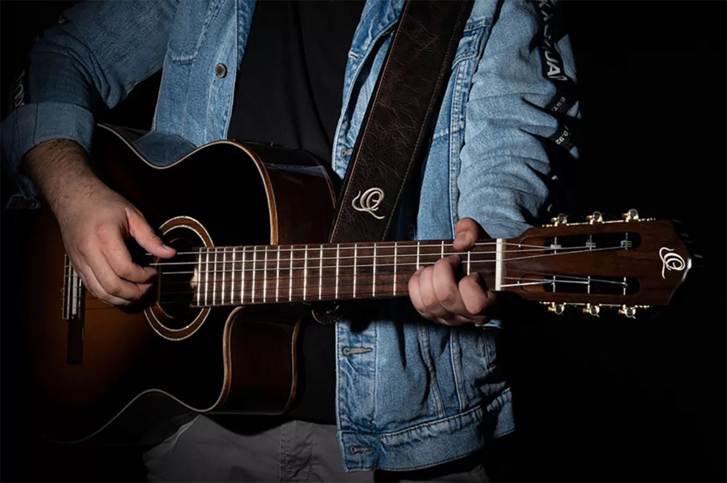 OSCL-6, courroie guitare, série Classic, face cuir, dos PVC (vegan), largeur 7 cm, longueur 145 cm, vintage bronze