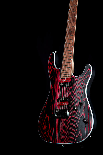 KX300 ETCHED, 6 cordes, corps acajou, table frêne sablée, touche pau ferro, 2 micros doubles EMG RetroActive, noir et rouge