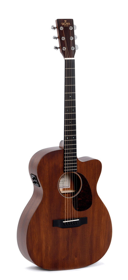 Modèle 000MC-15E, Forme 000 pan coupé, table acajou massif, f/e acajou, touche micarta, EQ Fishman, naturel satiné