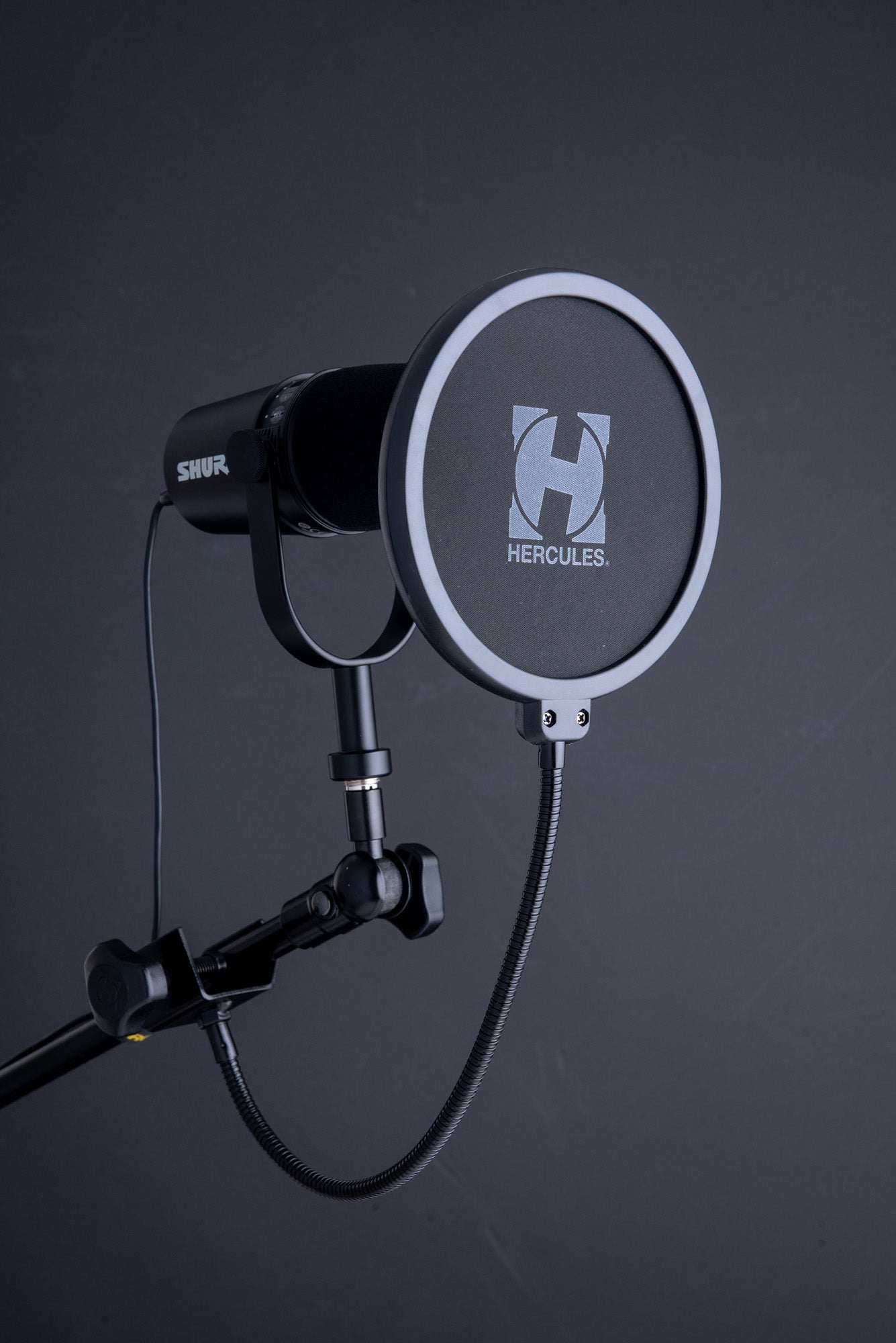 Filtre anti-pop, diamètre 155 mm, attache sur support et perche, longueur flexible 340 mm, poids 280 g, noir