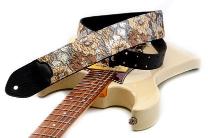 Courroie modèle GOLD & ROSES, extérieur synthétique et tissu, largeur 7 cm, longueur 95 à 150 cm, porte-médiators, beige