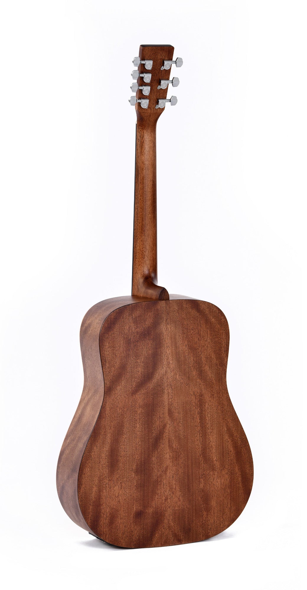 Modèle DM7E, Dreadnought 7 cordes, table épicéa massif, f/e acajou, touche micarta, EQ Sigma, naturel satiné