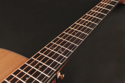 GOLD-OC6, forme Orchestra Model pan coupé, table épicéa massif torréfié, f/e acajou, EQ Fishman Flex Blend, naturel brillant