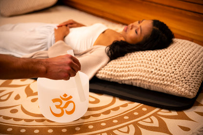 SINGING BOWL SONIC ENERGY 'CRYSTAL' 8", Série OM, C#5 544.29 hz, quartz, couleur blanc, finition effet gelé