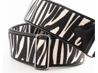 Courroie modèle ZEBRA, synthétique, rembourrée, largeur 6 cm, longueur 95 à 150 cm, porte-médiators intégré, zèbre