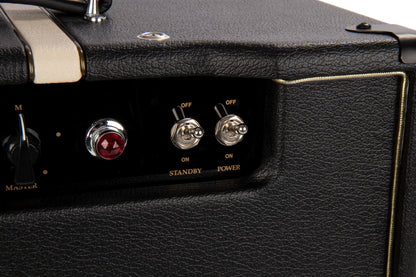 Tête à lampes 15W, préampli 3 x 12AX7, ampli 2 x EL84, égalisation 3 bandes, boucle d'effet, poids: 9.7 kg, noir