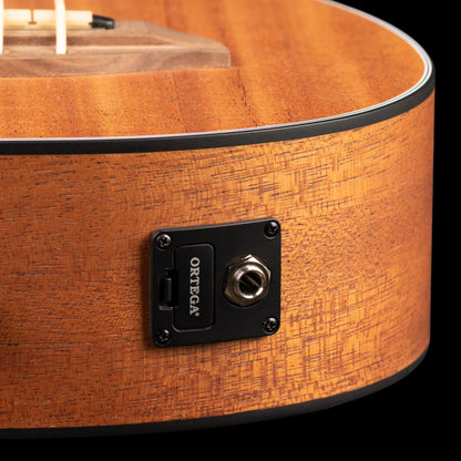 LIZZY, modèle fretless ligné, EQ MagusUkebass, table acajou, fond & éclisses acajou, manche acajou (45 mm au sillet), housse