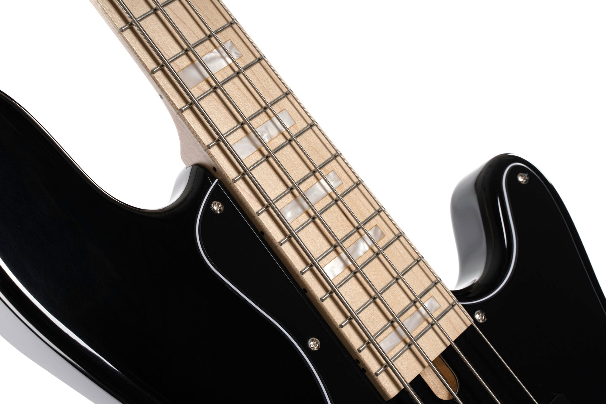 NJS 4, 4 cordes, corps aulne, manche et touche érable, diapason 34", 2 micros type Jazz, préampli Bartolini, noir brillant