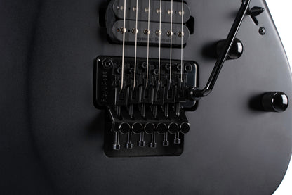X500 Menace, corps acajou, table érable massif, manche collé 7 pièces, touche ébène, vibrato Floyd Rose, micros Seymour, noir