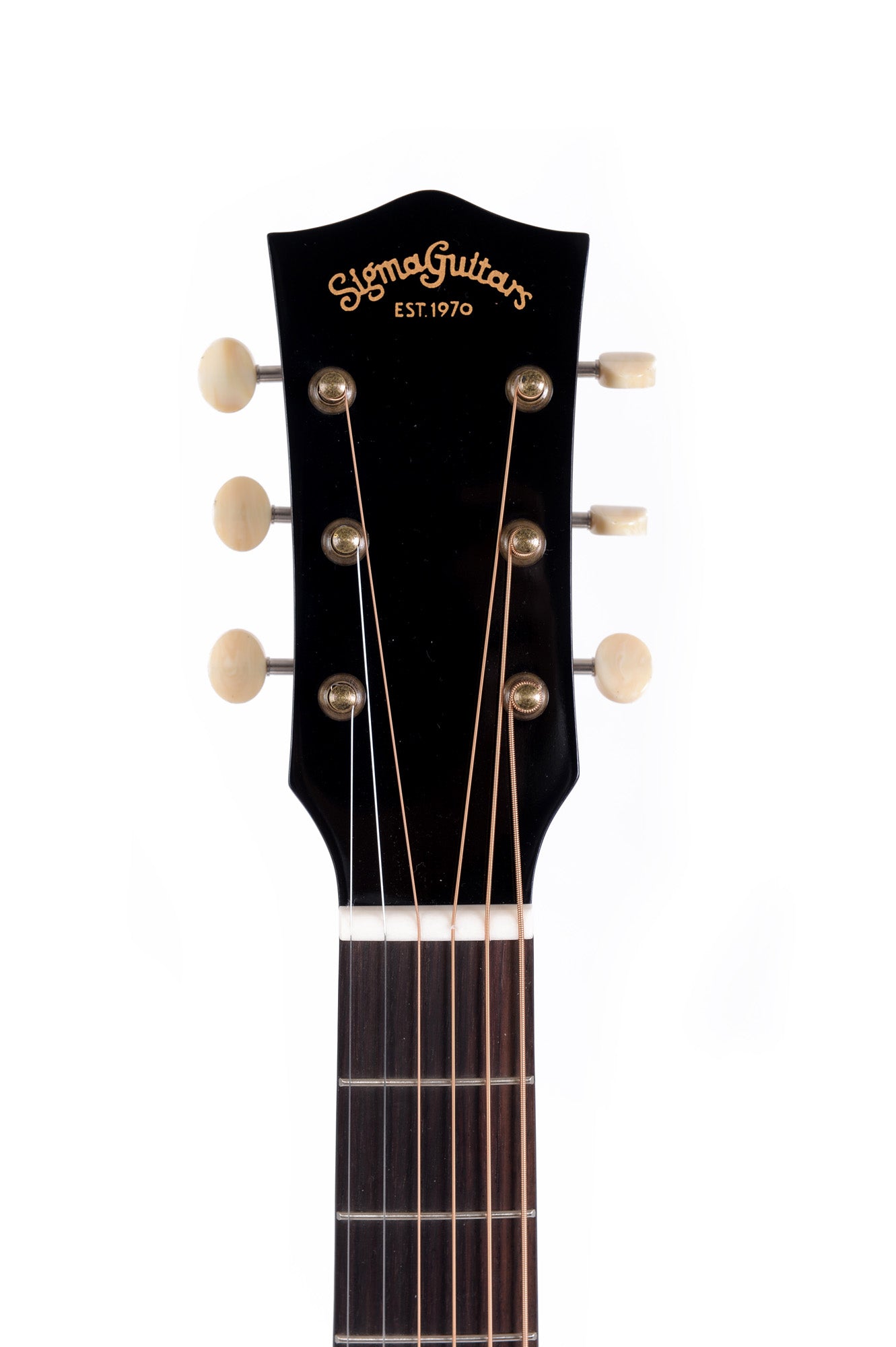 Modèle JM-SG45L, Dreadnought Slope Shoulder, table épicéa massif, f/e acajou, EQ Fishman, soft case, sunburst brillant, gaucher