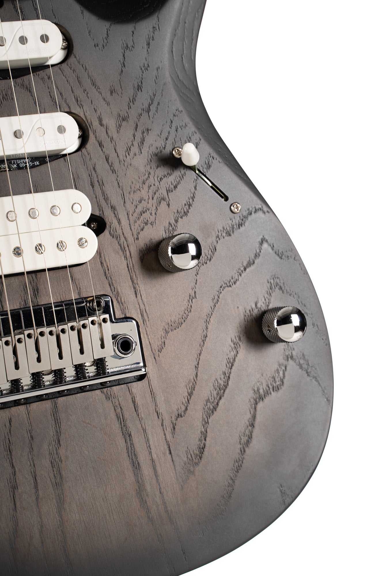 X700 Triality, corps frêne, touche érable, trémolo CFA-III, micros Fishman Fluence, housse, black burst