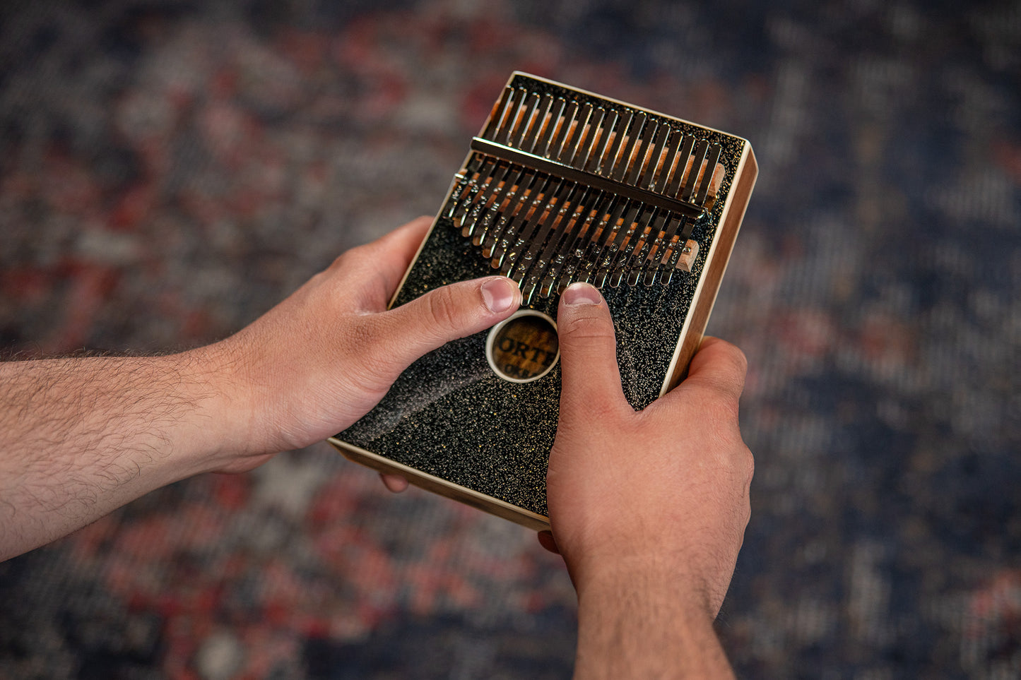 OKB4-MBK, kalimba Ortega série Acoustic, 17 notes en DO majeur, acacia massif, housse, noir