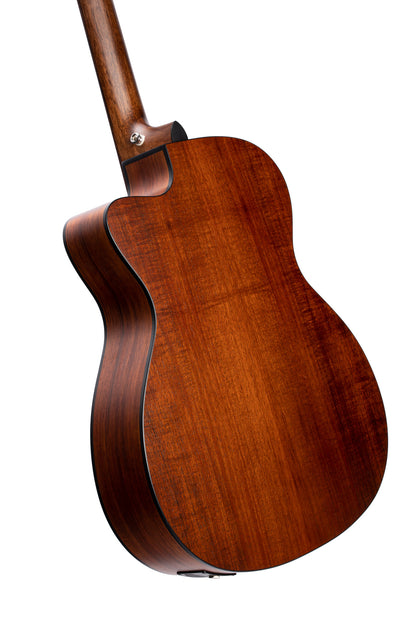 CORE-OC, forme OM, table blackwood massif, f/e blackwood massif, EQ Fishman Sonitone, soft case, light burst pores ouverts