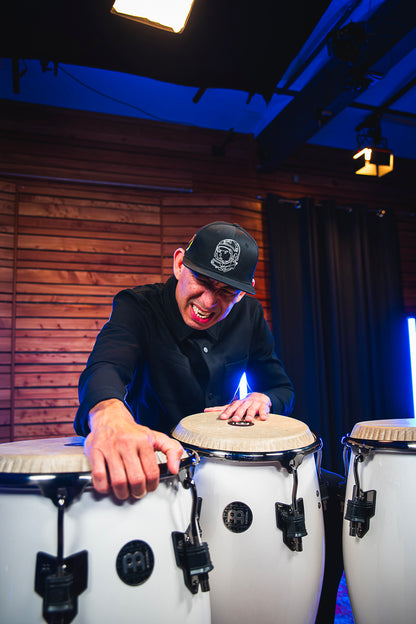 Tumba Roberto Serrano 12"1/2, fût Chêne Siam 3 plis, hauteur 76.2cm, peau Fiberskyn, cercles SSR 4mm.