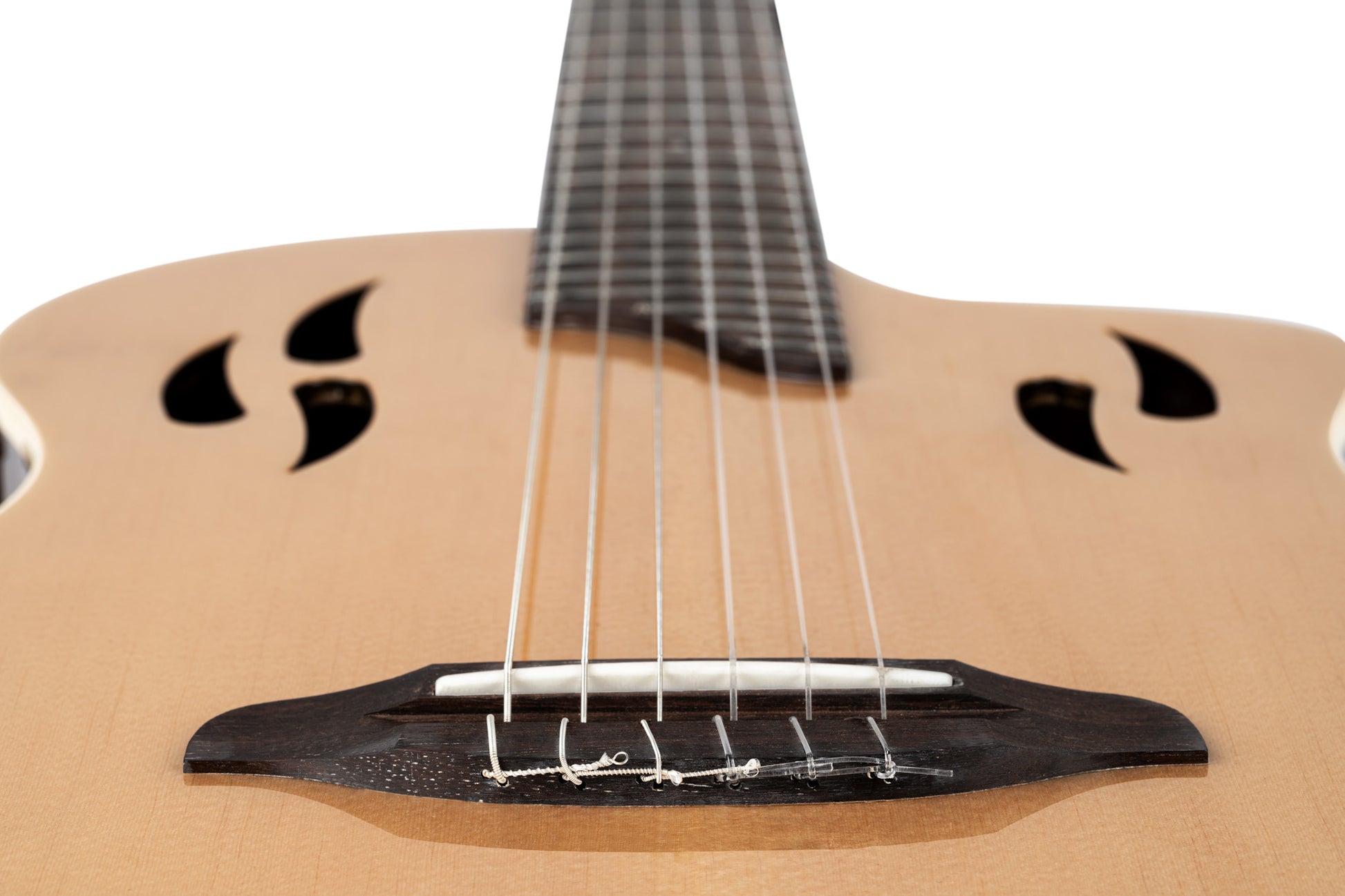 RTPSTD-NAT, modèle TourPlayer, EQ Magus X, corps okoumé, table épicéa, sillet 48 mm, housse, naturel brillant