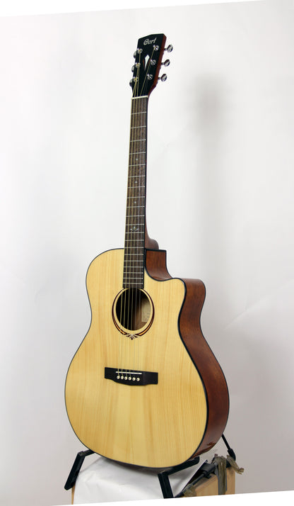 GA-MEDX, table épicéa massif, f/e acajou, manche acajou, touche & chevalet merbau, EQ Cort CE306T, naturel brillant