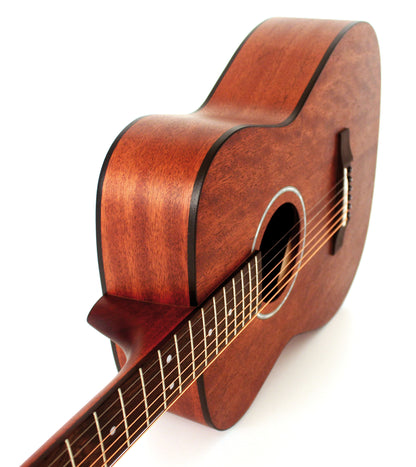 AF510M, forme Concert, table acajou, f/e acajou, manche acajou, touche & chevalet merbau, naturel pores ouverts