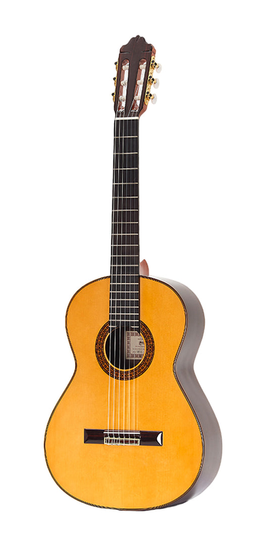 SENORITA, table cèdre massif, f/e palissandre indien massif, barrage lattice, manche cèdre, touche ébène, soft case