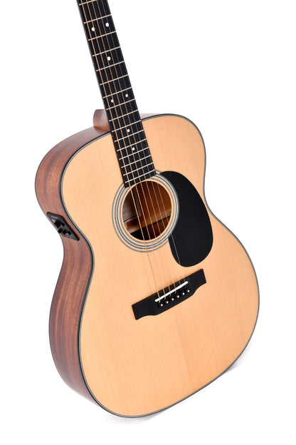 Modèle SOMM-STE, Orchestra Model, table épicéa massif, f/e acajou massif, touche micarta, EQ Fishman, soft case, naturel satiné