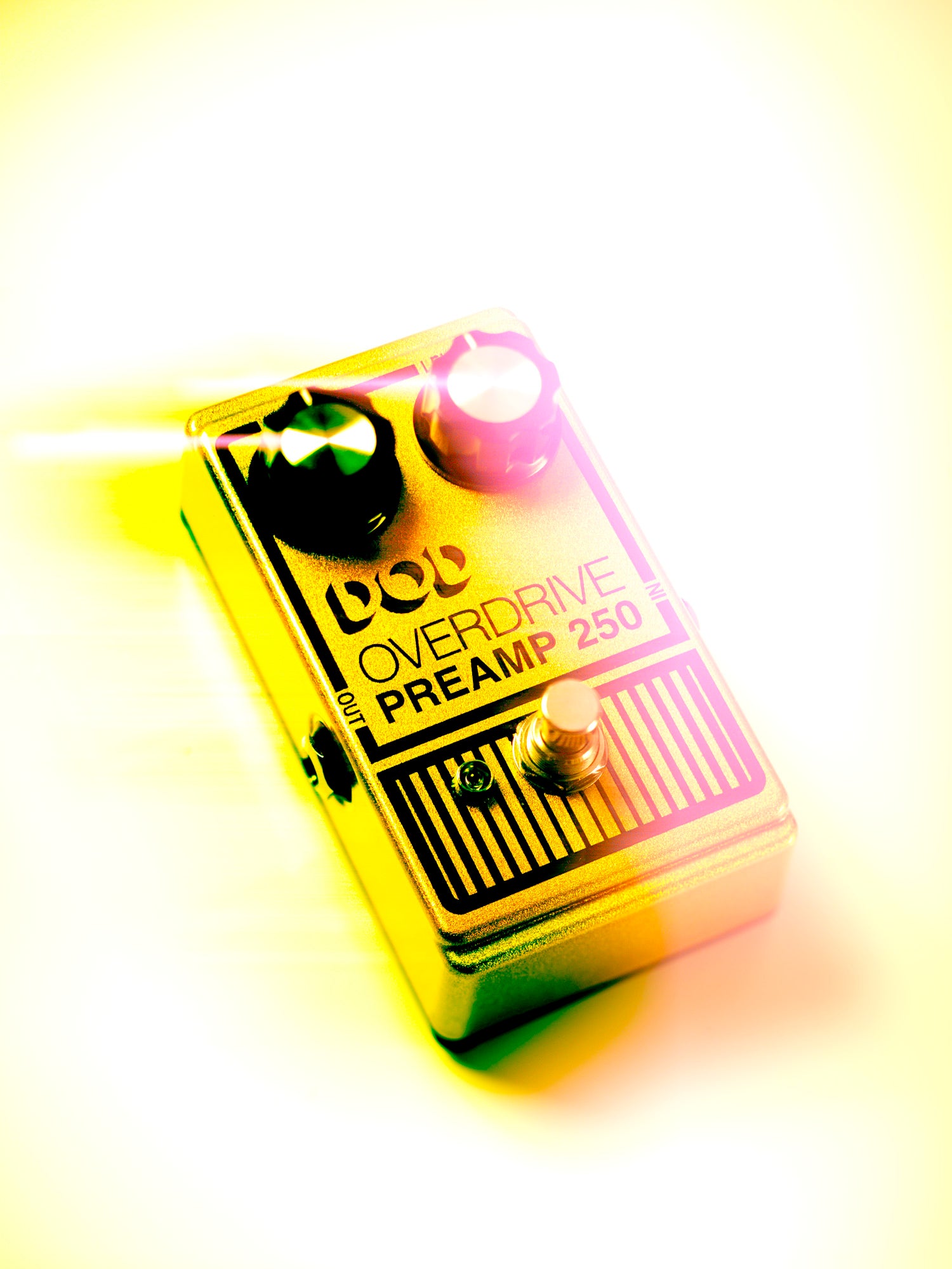 PÉDALE OVERDRIVE PREAMP 250, overdrive basé sur le circuit original avec des composants actualisés, True Bypass, jaune métallisé