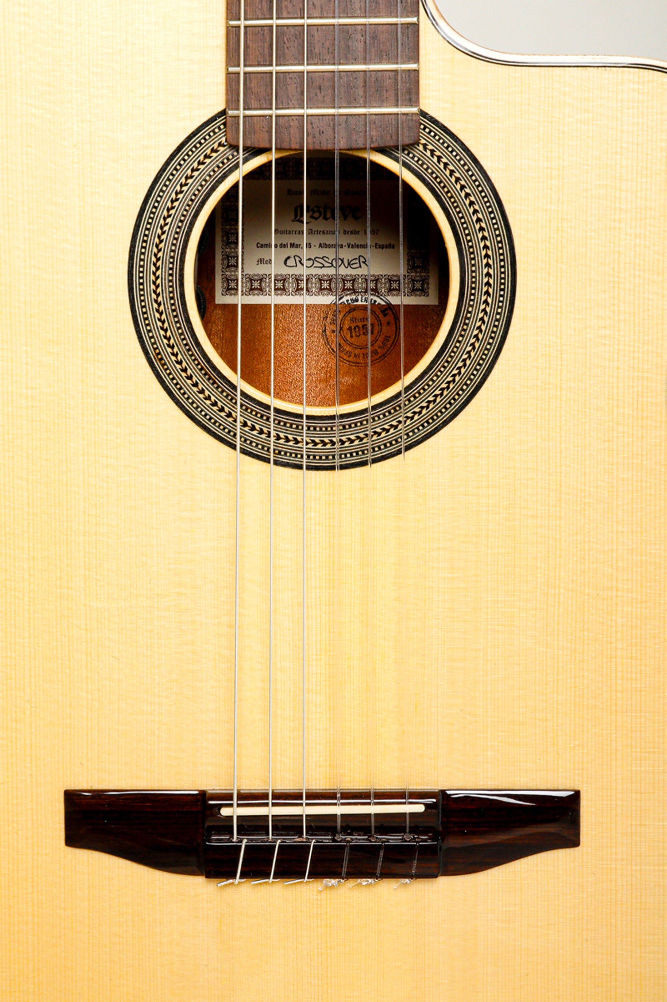 CROSSOVER-SP, pan coupé, EQ Fishman Sonitone, table épicéa massif, fond & éclisses palissandre, satiné, table brillante