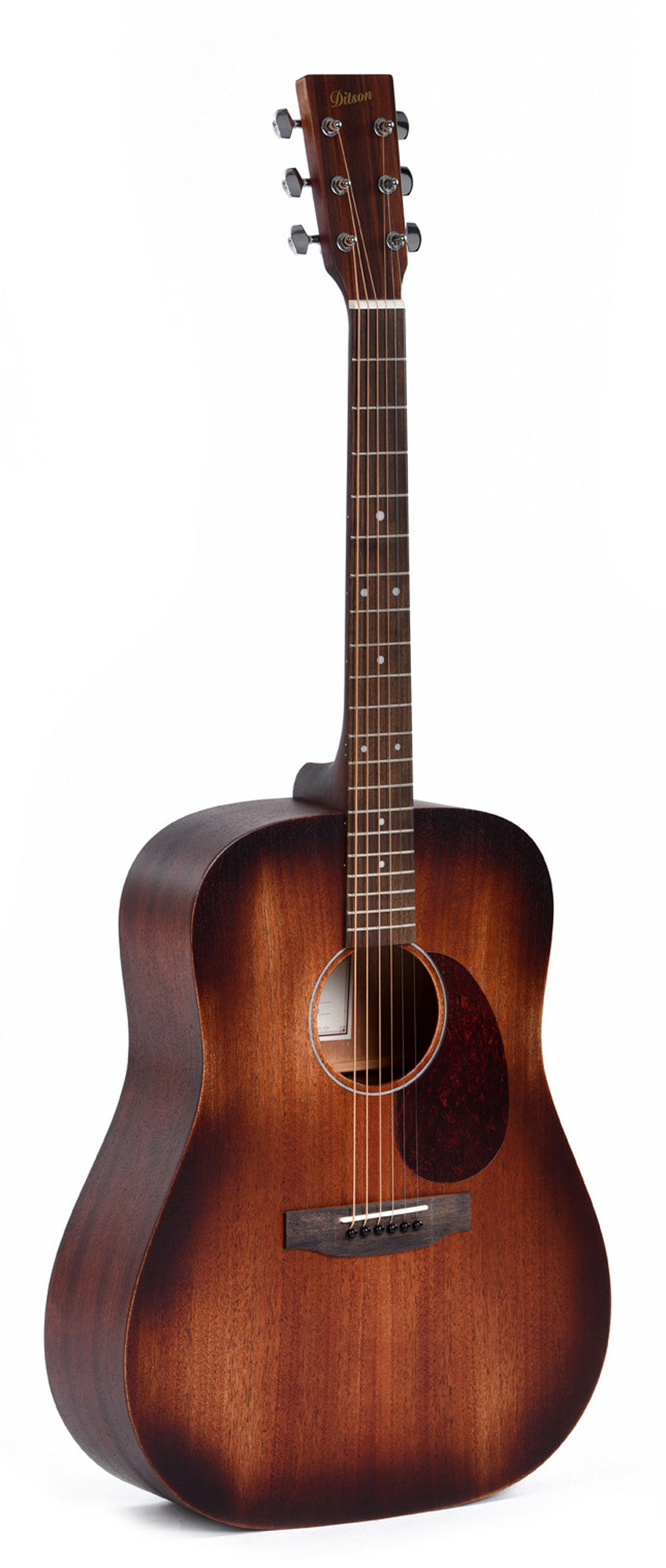 Modèle D-15-AGED, Dreadnought, table acajou, fond & éclisses acajou, sillet & chevalet en os, sunburst satiné vieilli