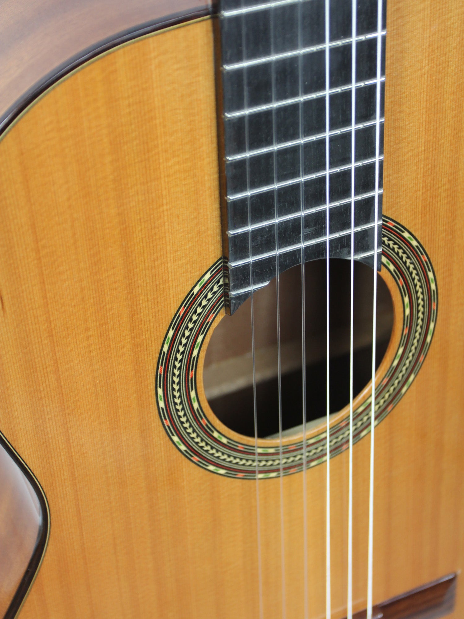 4ST, table cèdre massif, fond & éclisses acajou, manche acajou, touche palissandre, naturel brillant, modèle gaucher