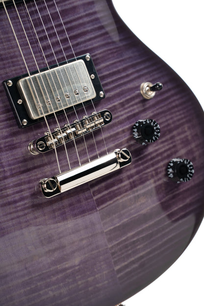 M600, corps acajou, placage érable flammé, manche collé acajou, 2 micros doubles Cort Voiced Tone VTH-59, trans purple burst