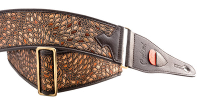 Courroie modèle ALIEN, synthétique, rembourrée, largeur 6 cm, longueur 95 à 150 cm, porte-médiators intégré, brun