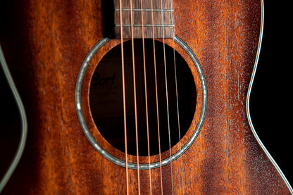 AP550, forme Parlor, table acajou, f/e acajou, manche acajou, sillet 43 mm, naturel pores ouverts