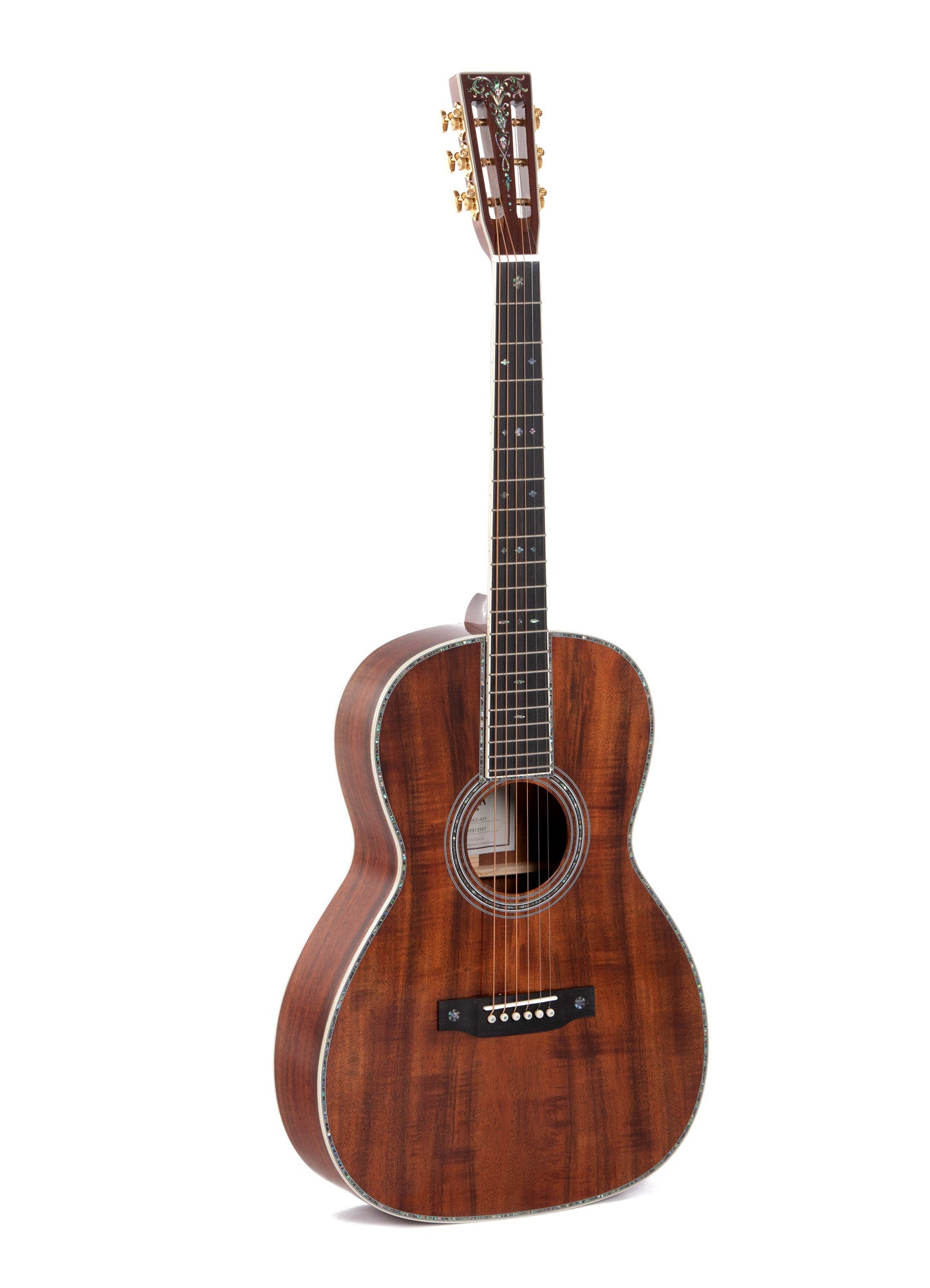 Modèle 000K2-42S, édition spéciale, Forme 000, table Koa flammé massif, f/e Koa flammé, tête ajourée, soft case, nat. brillant
