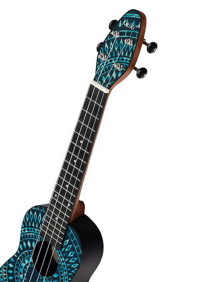 K2SS-BKC, pack ukulélé Soprano Superscale, table agathis design"kaléidoscope", corps ABS galbé, accessoires, bleu satiné
